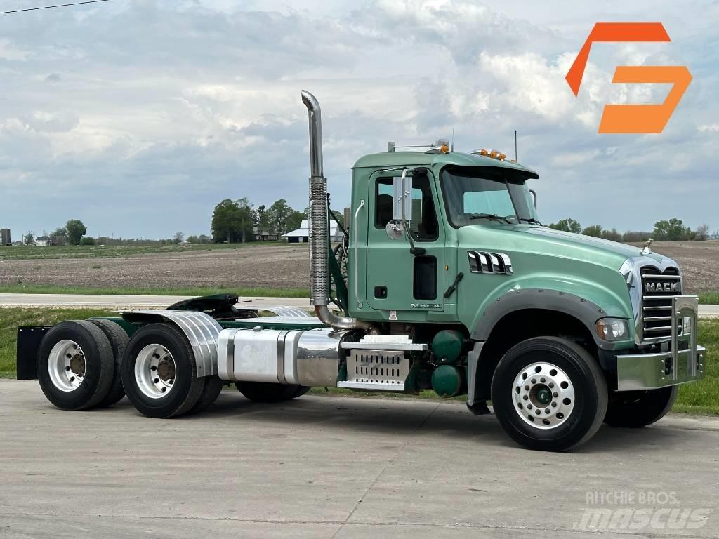 Mack GU713 Autotractoare