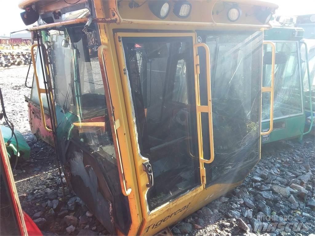 Tigercat 1075 Cabine si interior