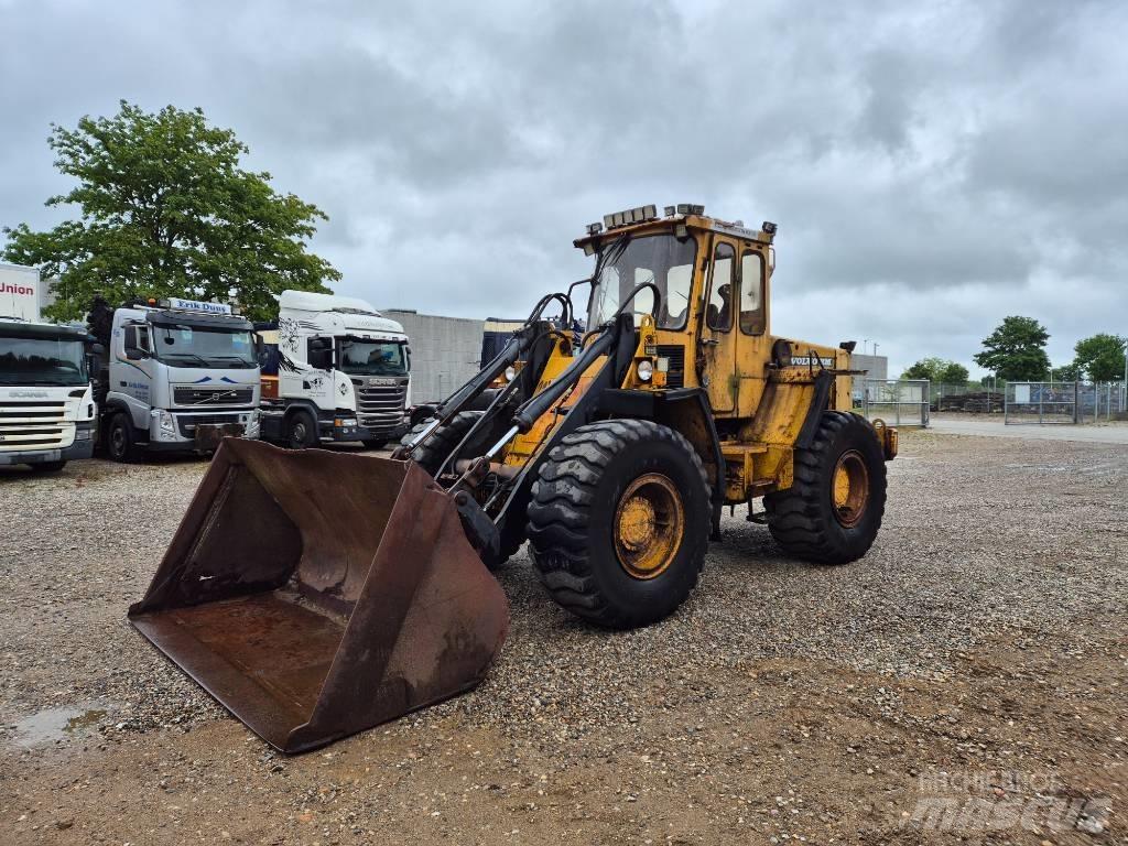 Volvo BM 4300 Incarcator pe pneuri