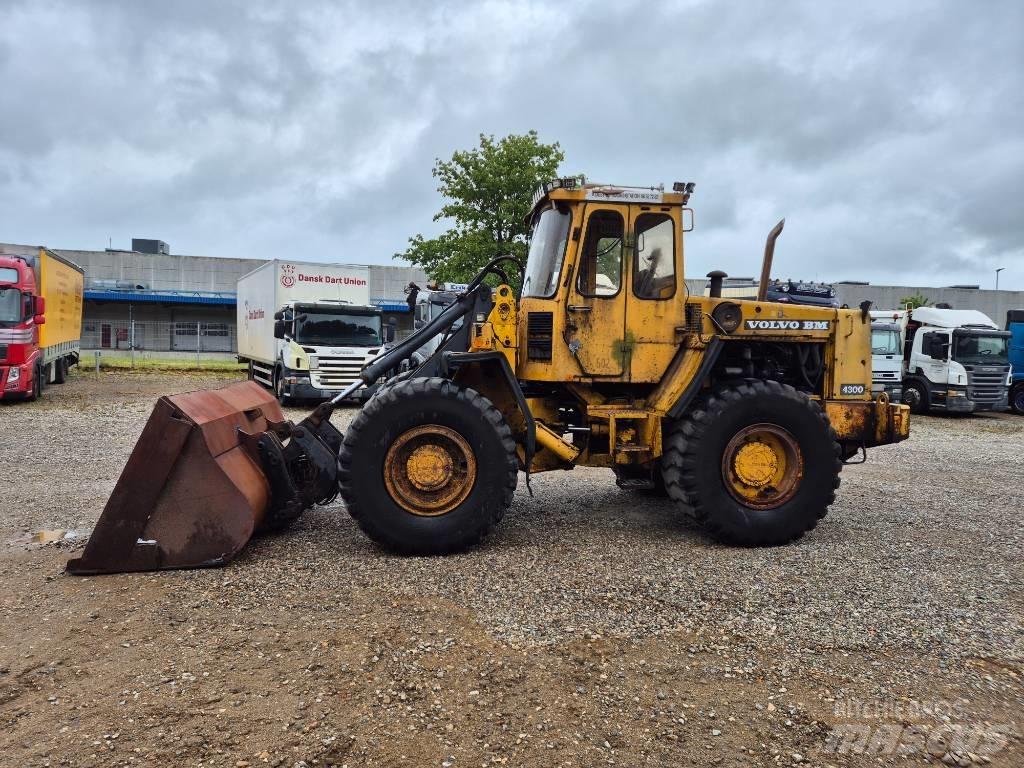 Volvo BM 4300 Incarcator pe pneuri