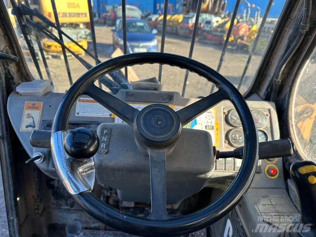 CAT TH 83 Manipulatoare agricole