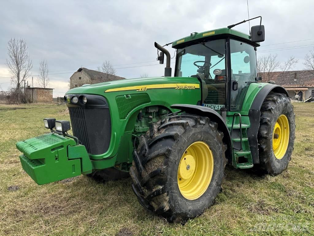 John Deere 8220 Tractoare