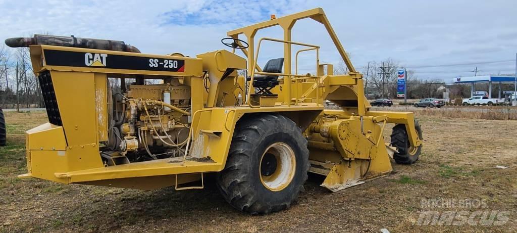 CAT SS 250 B Compactoare sol