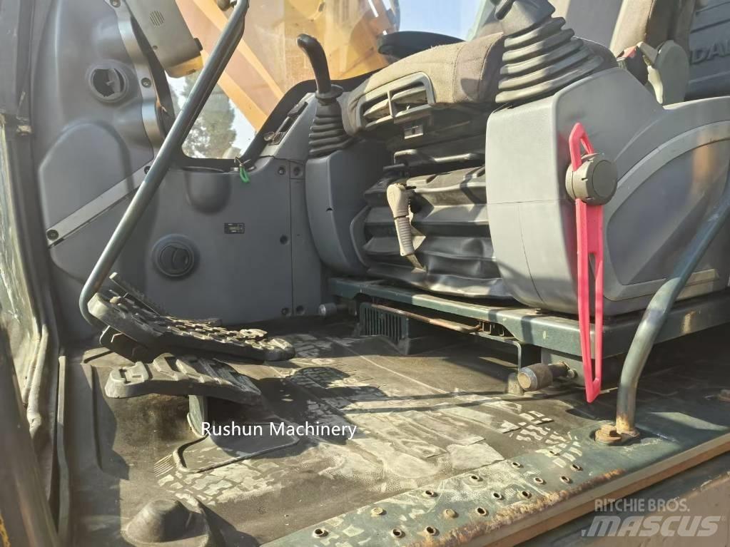 Hyundai 225 Excavatoare pe șenile
