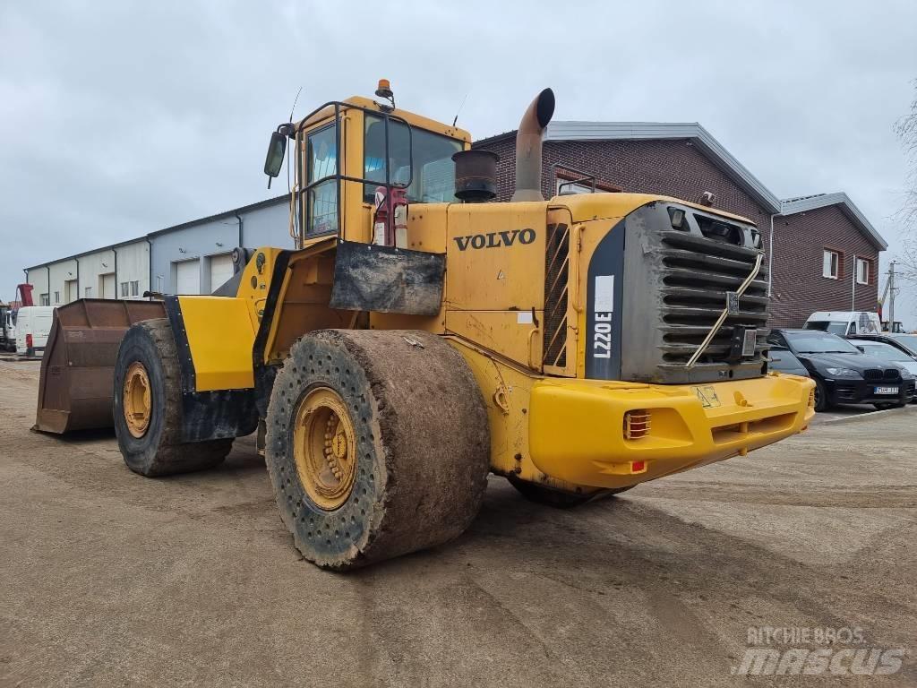 Volvo L 220 E Incarcator pe pneuri