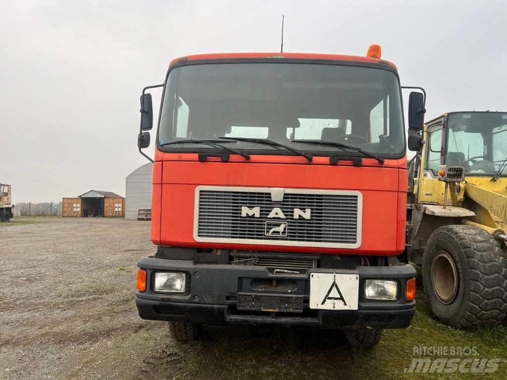 MAN F 08 Autobasculanta