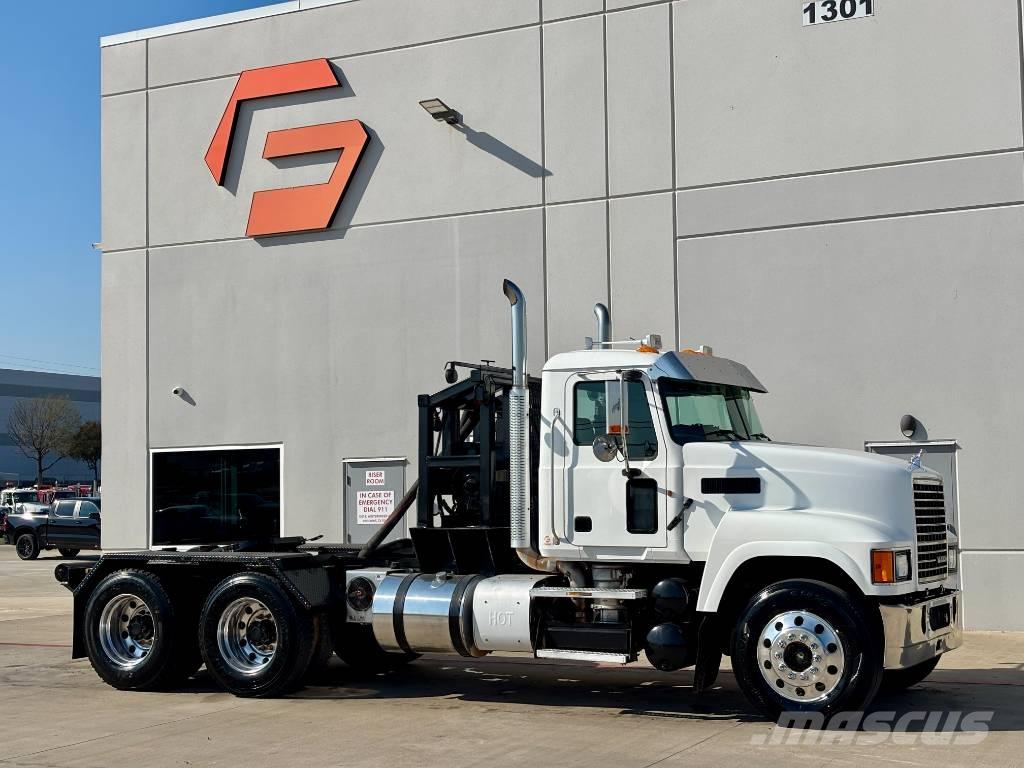 Mack CHU 613 Vehicule de recuperare