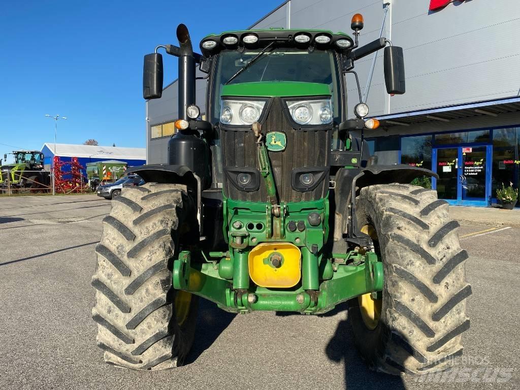 John Deere 6215 R Tractoare
