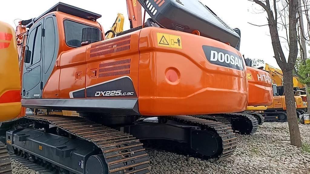Doosan 225 LC-9 Excavatoare pe șenile
