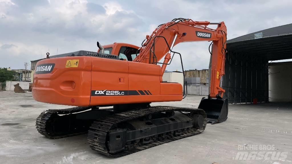 Doosan DX 225 Excavatoare pe șenile
