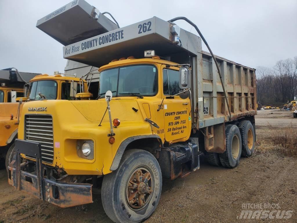 Mack DM690SX Autobasculanta