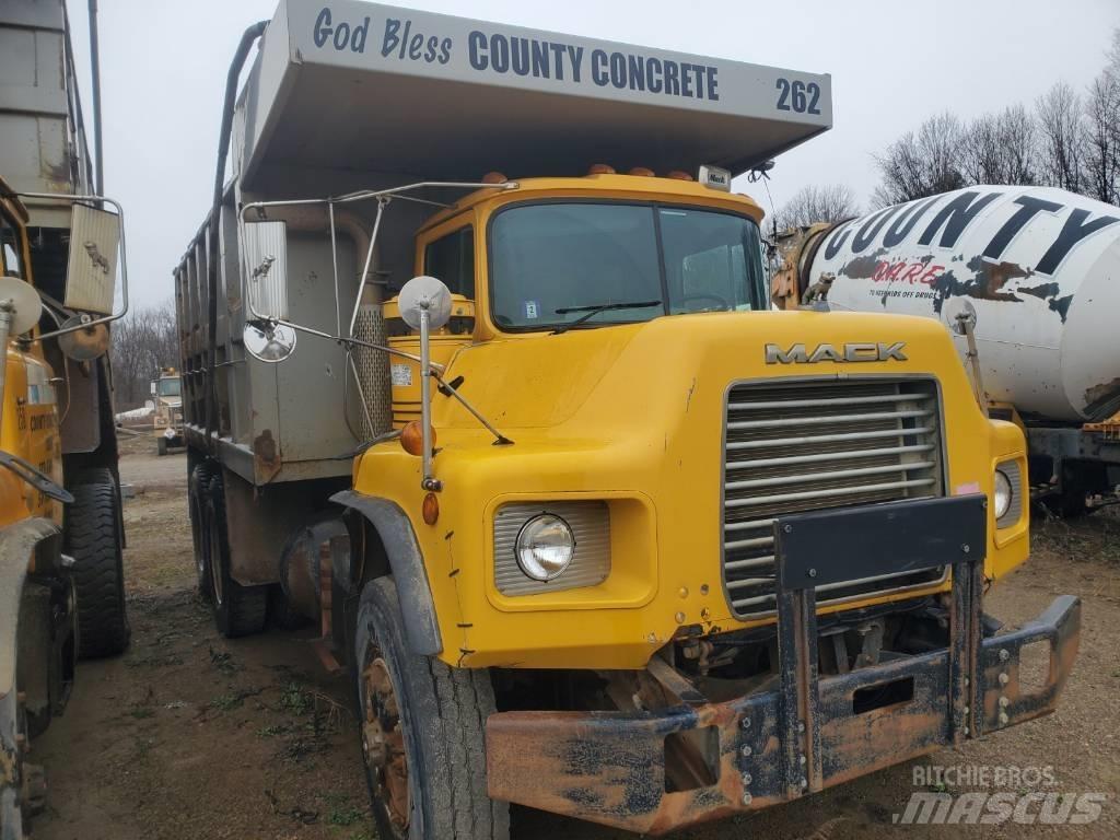 Mack DM690SX Autobasculanta