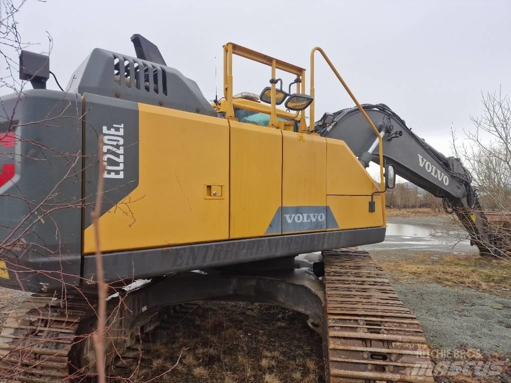 Volvo 220E Excavatoare pe șenile
