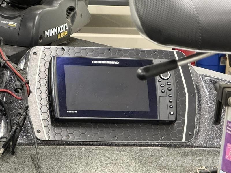  Skeeter WX2200 Barje si pontoane