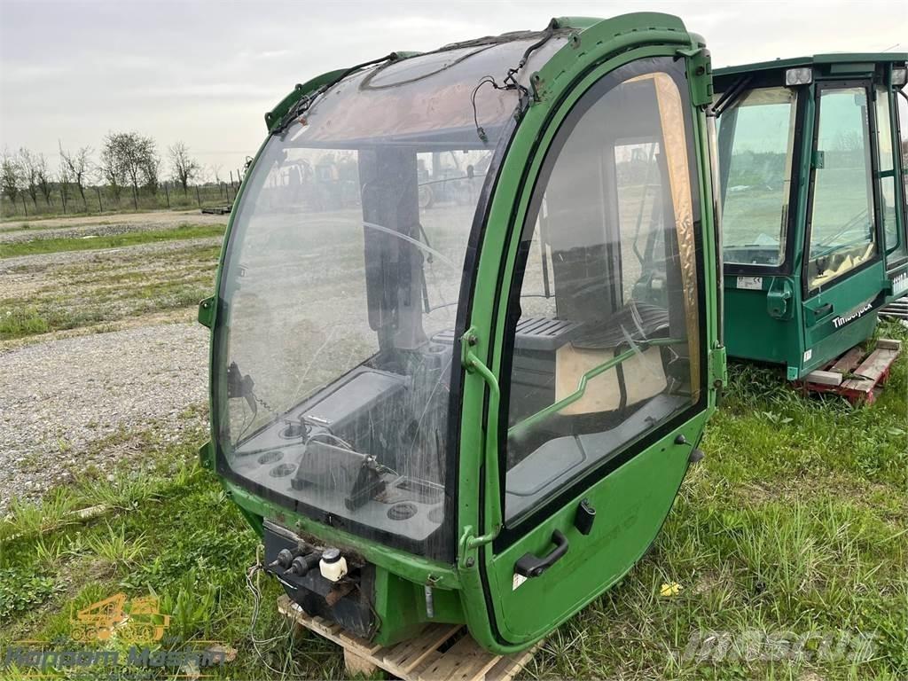 John Deere 1470E Cabine si interior