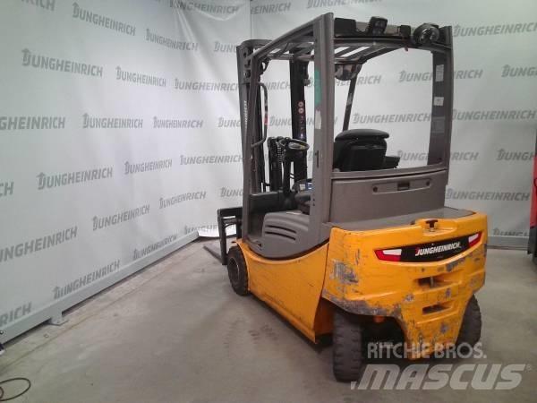 Jungheinrich EFG 320 Stivuitor electric