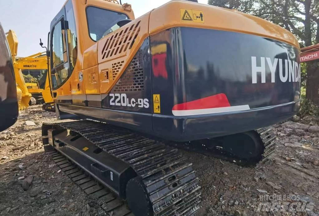 Hyundai R220LC-9S Excavatoare cu roti