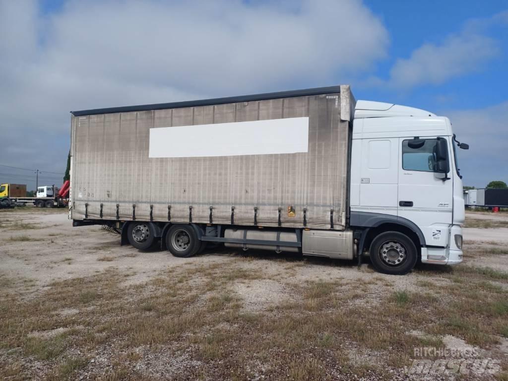 DAF XF 440 Camion cu prelata