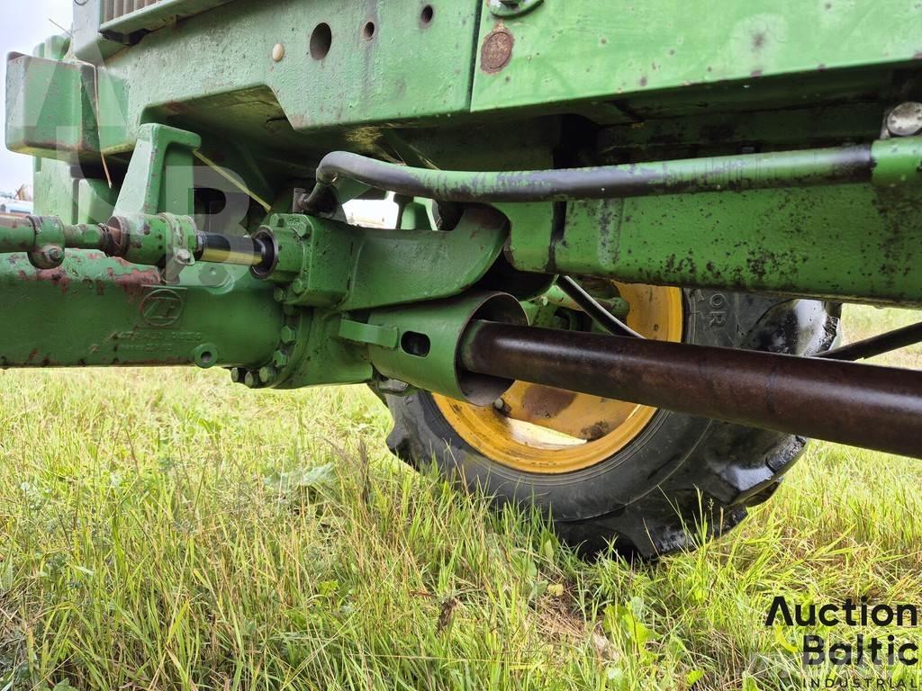 John Deere MFWD Tractoare