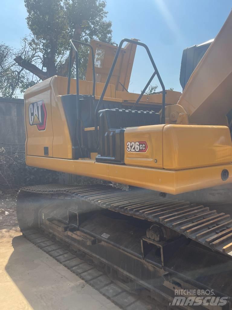 CAT 326 GC Excavatoare pe șenile
