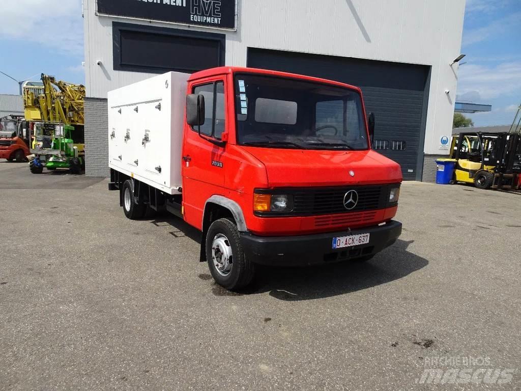 Mercedes-Benz 709D Camion cu control de temperatura