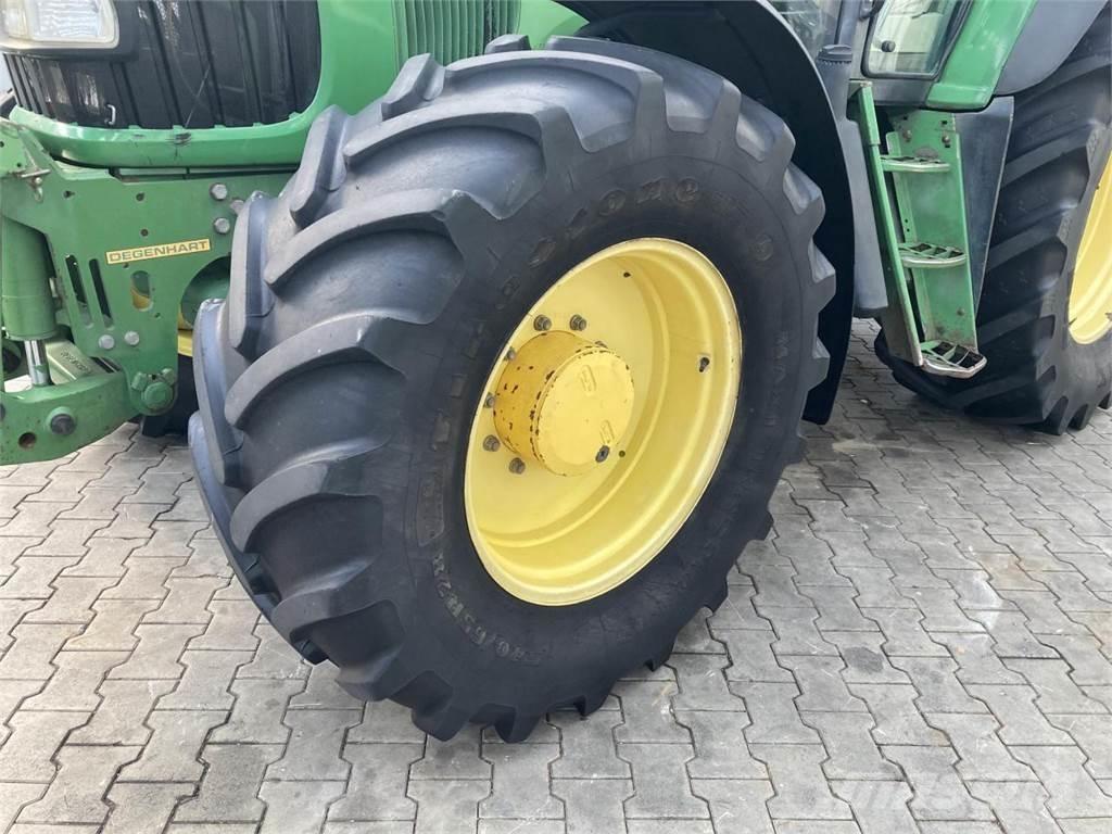 John Deere 6820 Tractoare