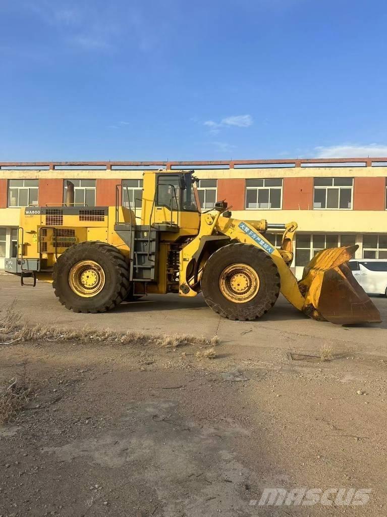 Komatsu WA 600-6 Incarcator pe pneuri