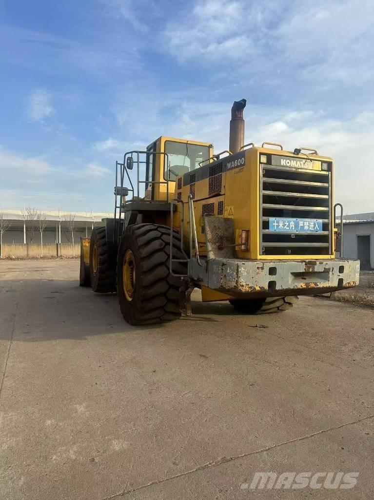 Komatsu WA 600-6 Incarcator pe pneuri