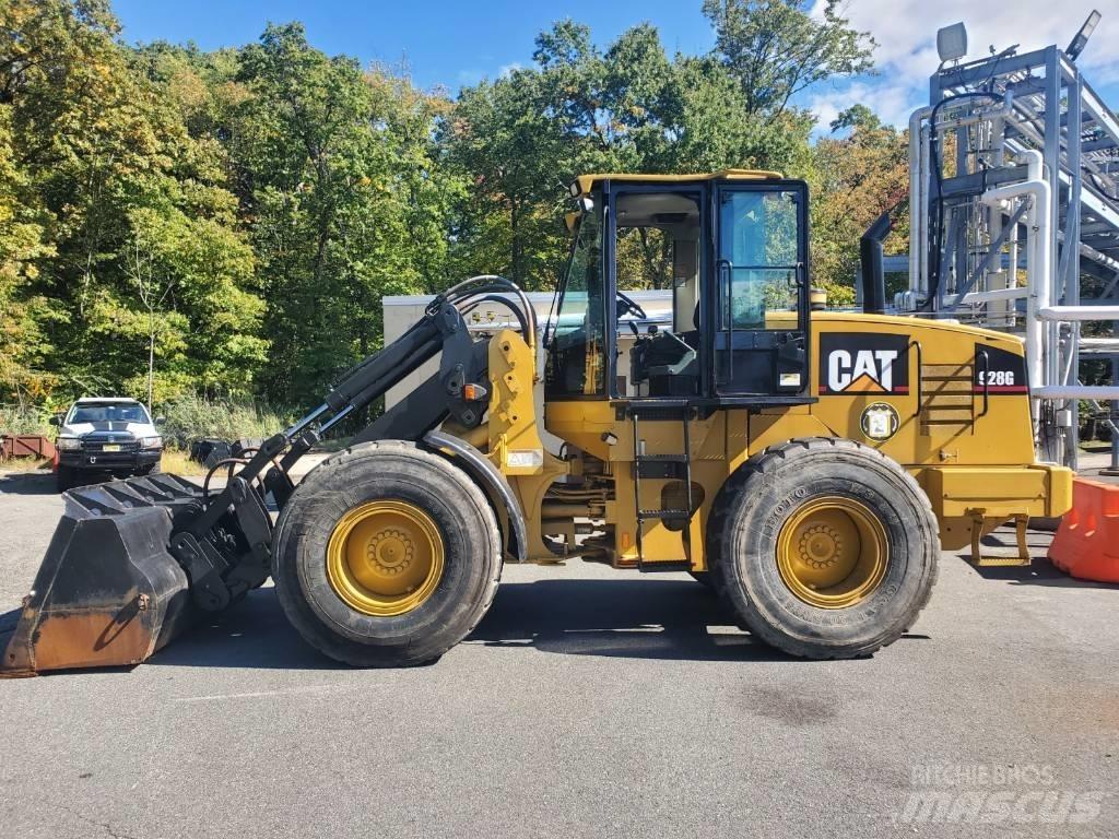 CAT ICRT28G Incarcator pe pneuri