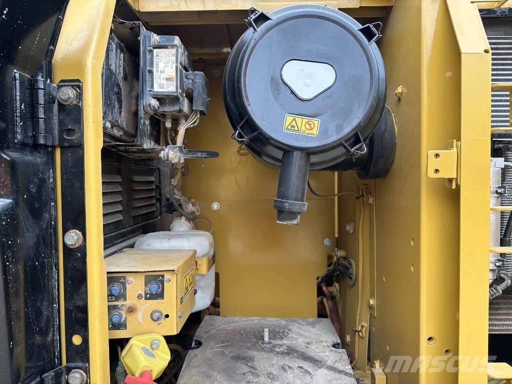 CAT 320D2 Excavatoare pe șenile

