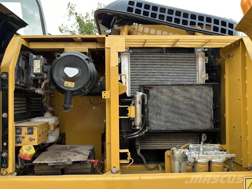 CAT 320D2 Excavatoare pe șenile
