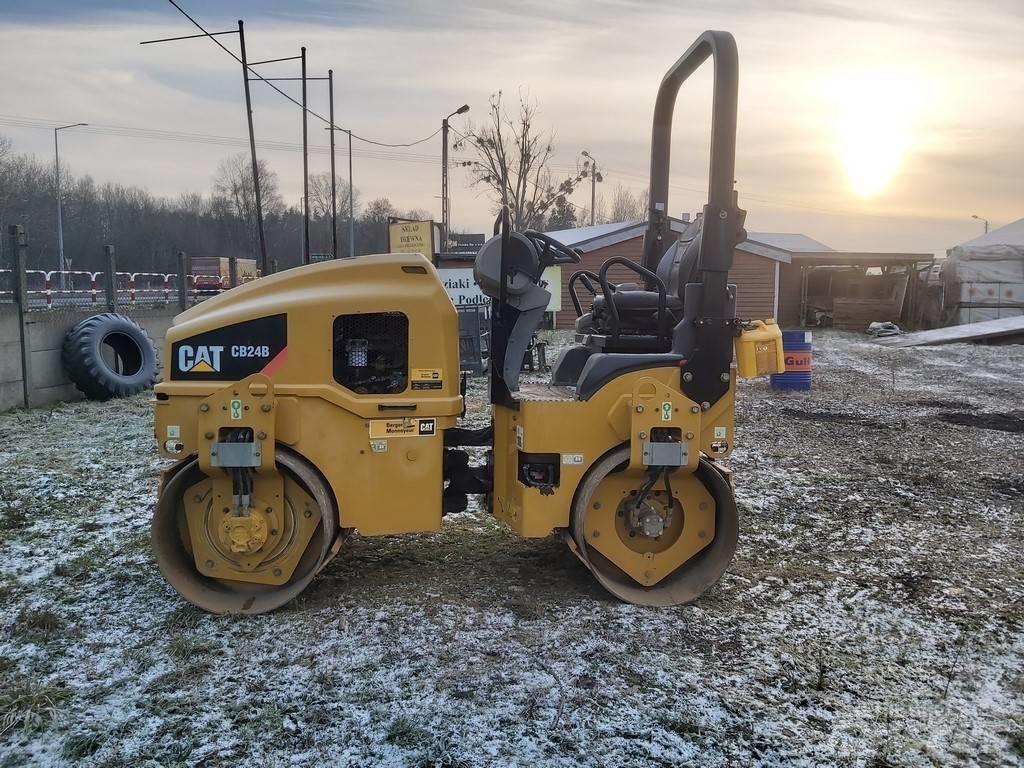 CAT CB 24 B Cilindri compactori dubli