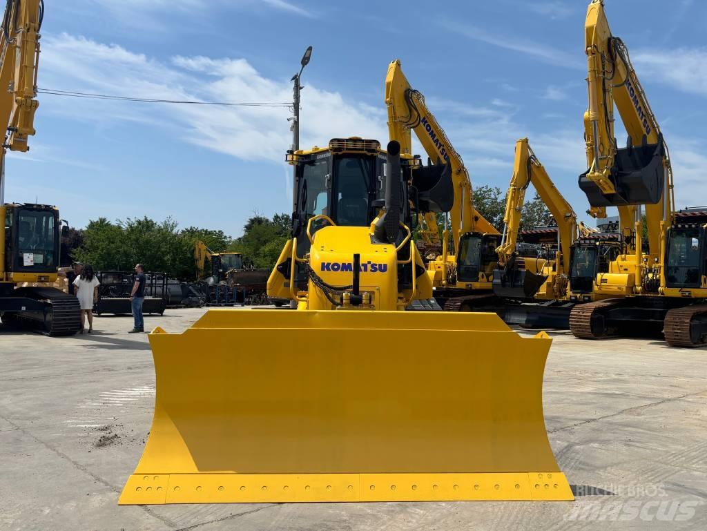 Komatsu D61EX-24E0 Buldozere pe senile