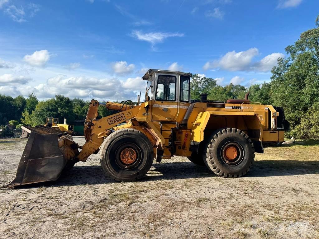 Liebherr L 551 Incarcator pe pneuri