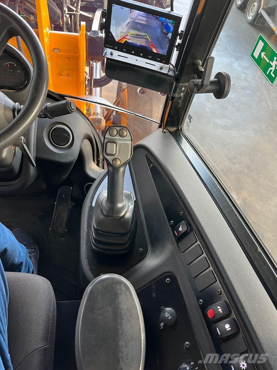 JCB 409 Agri Incarcator pe pneuri