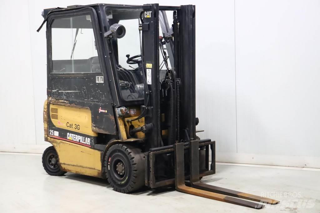 CAT EP25KPAC Stivuitor electric