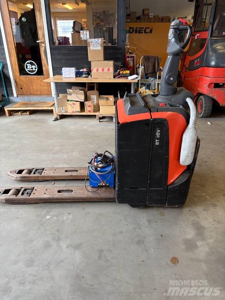BT LPE 200 Transpaleta cu platforma