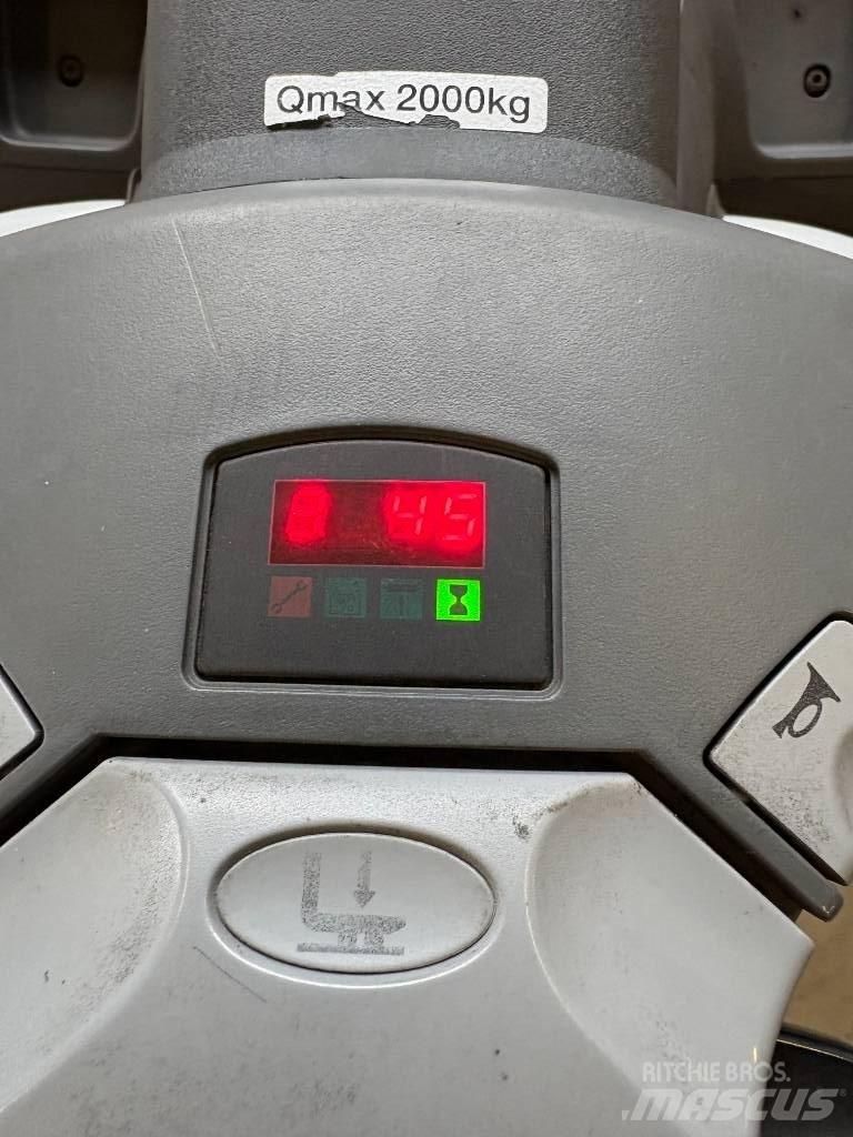 BT LPE 200 Transpaleta cu platforma