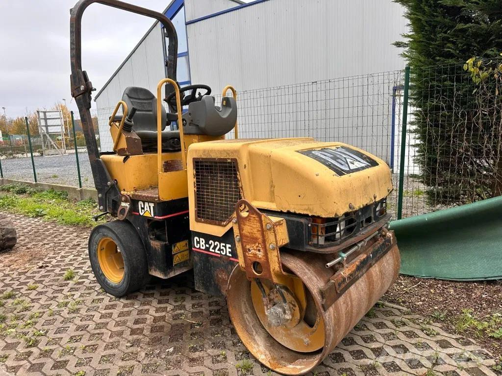 CAT CB-225E Alti cilindri compactori