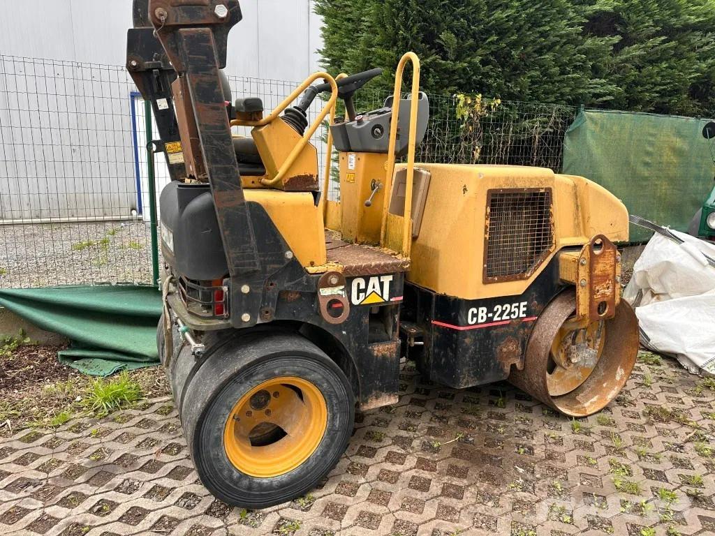 CAT CB-225E Alti cilindri compactori