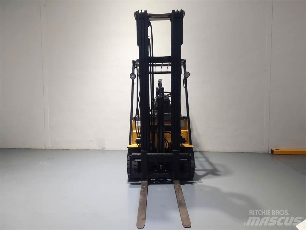CAT EP25K PAC Stivuitor electric