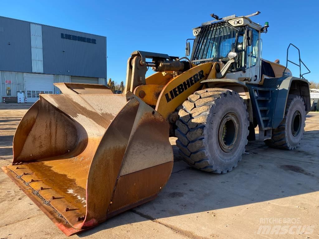 Liebherr L 586 Incarcator pe pneuri