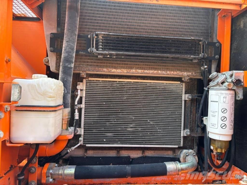 Doosan DX 300 LC Excavatoare pe șenile
