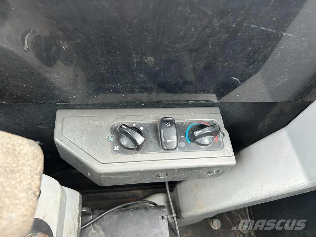 CAT 305.5 Excavatoare pe șenile
