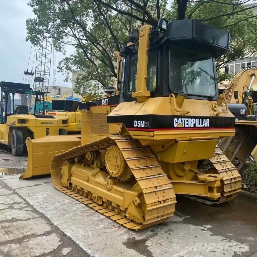 CAT D5M Buldozere pe senile