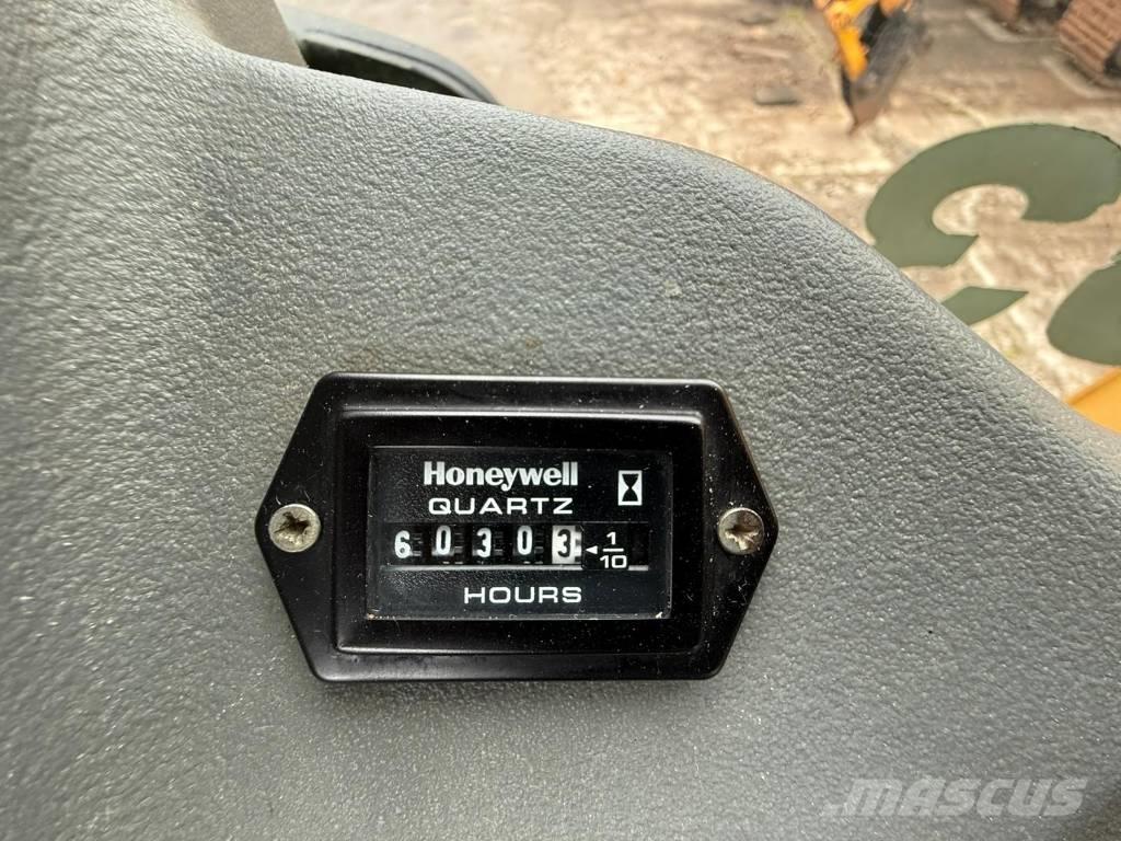 Komatsu WB 93 S-5 Buldoexcavatoare
