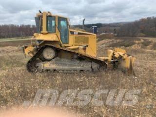 CAT D6N Buldozere pe senile