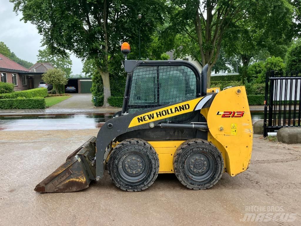 New Holland L 213 Mini incarcator