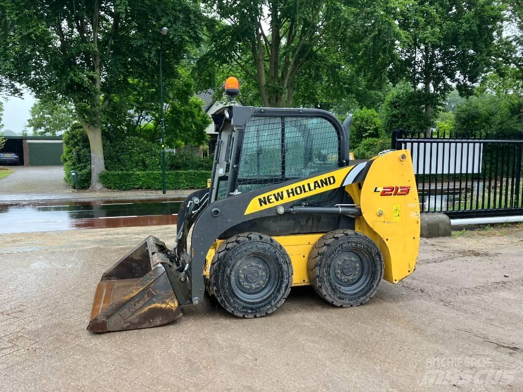 New Holland L 213 Mini incarcator
