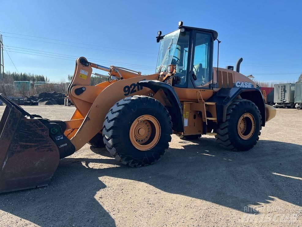 CASE 921 F Incarcator pe pneuri